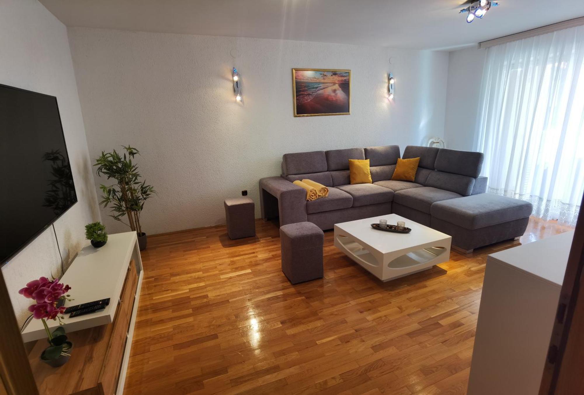 Azzuro Apartment *