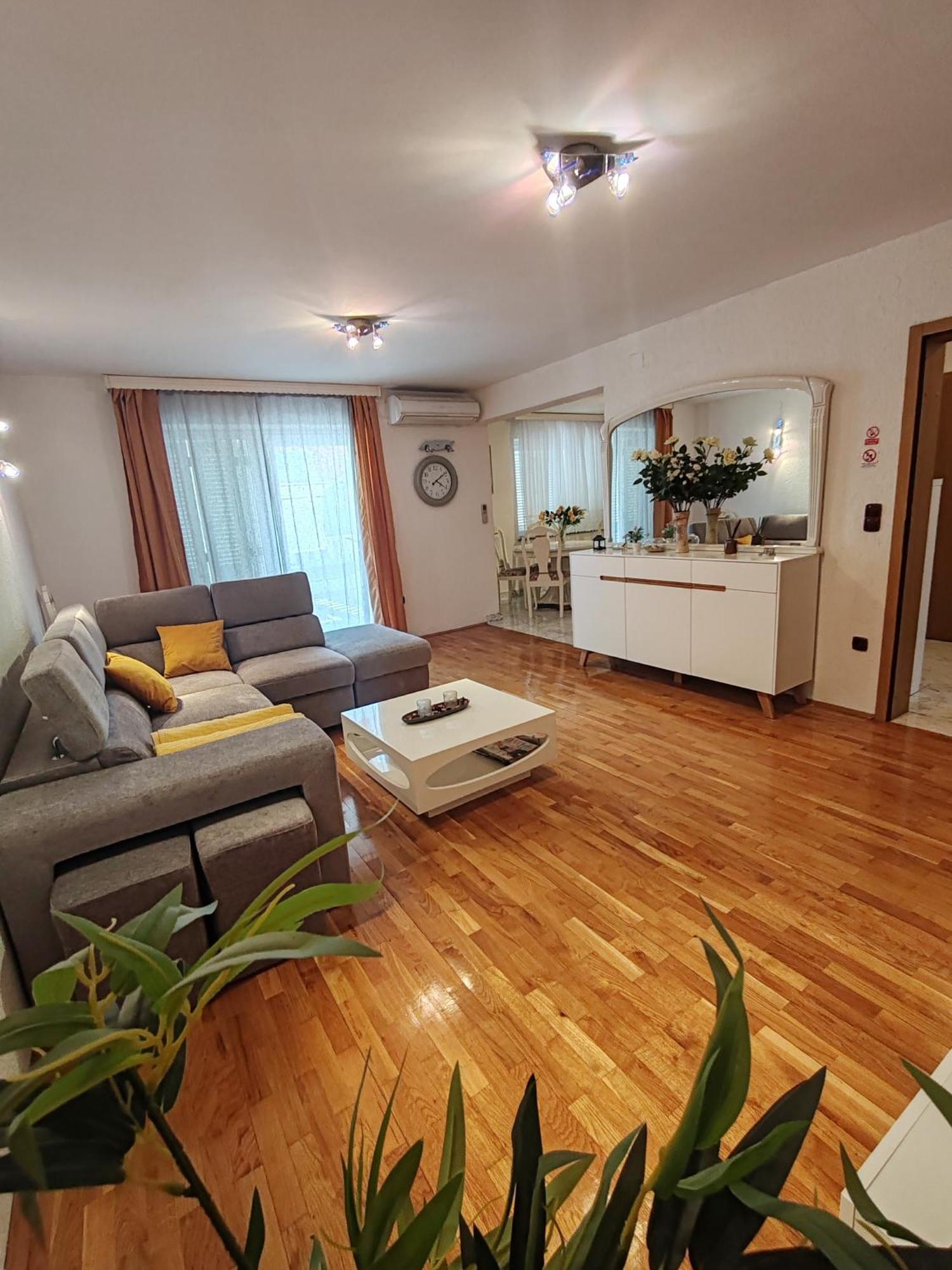 Azzuro Apartment
